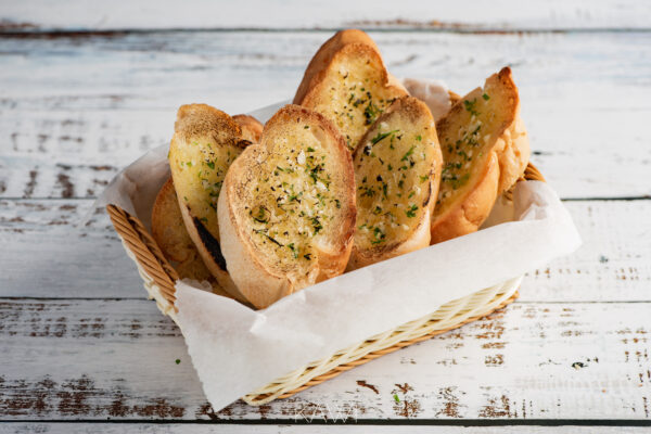 Cheese,Garlic,Bread,In,Basket